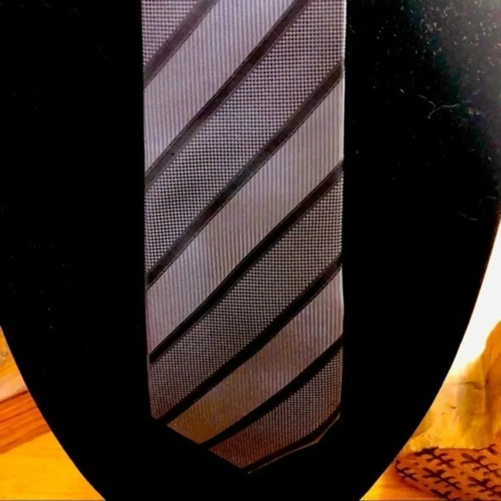 Y & G FASHION OF THE MOMENT 100% SILK TIE